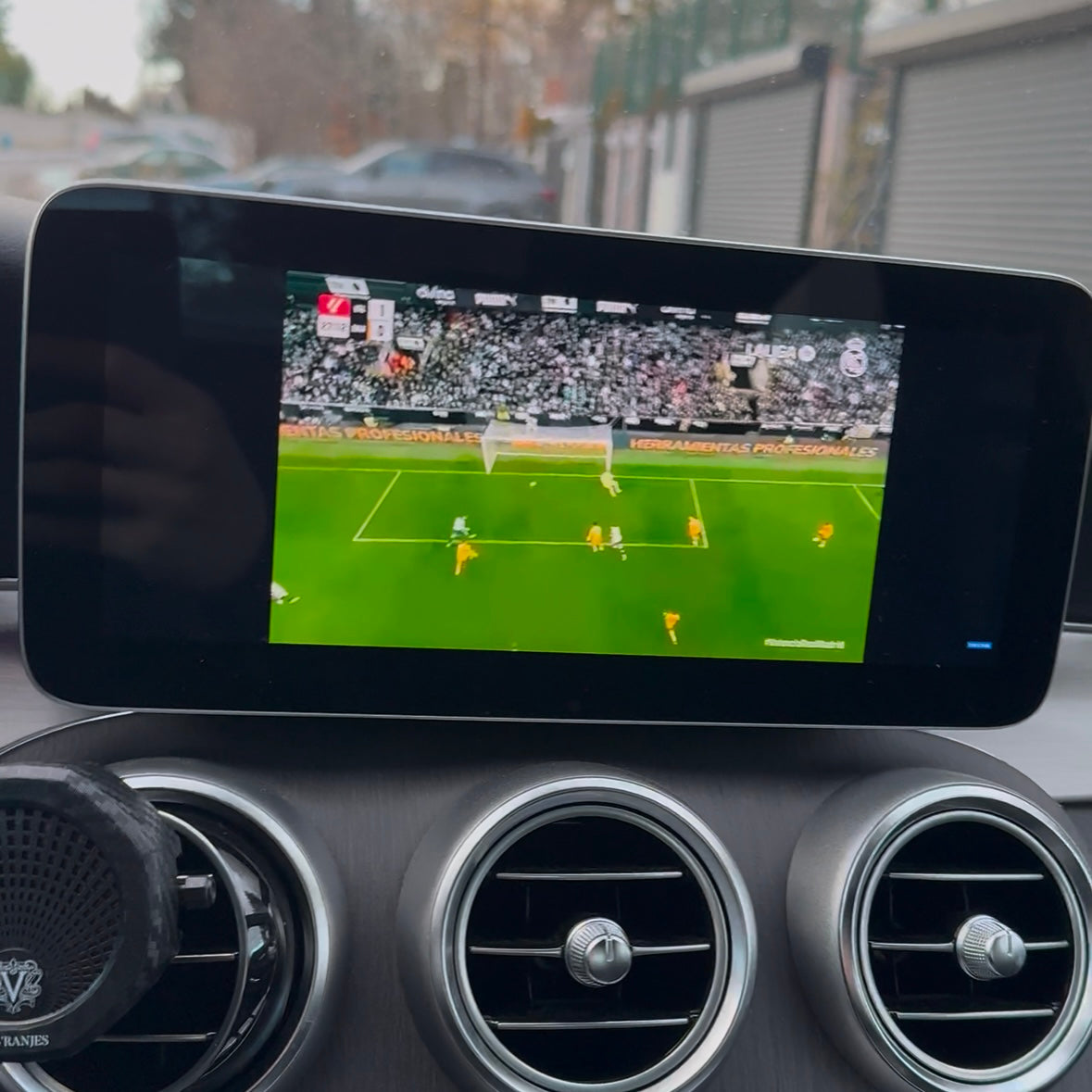 Wireless YouTube, Netflix, Spotify, CarPlay, and Android Auto adapter!