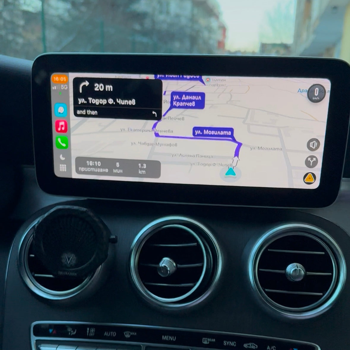 Wireless YouTube, Netflix, Spotify, CarPlay, and Android Auto adapter!